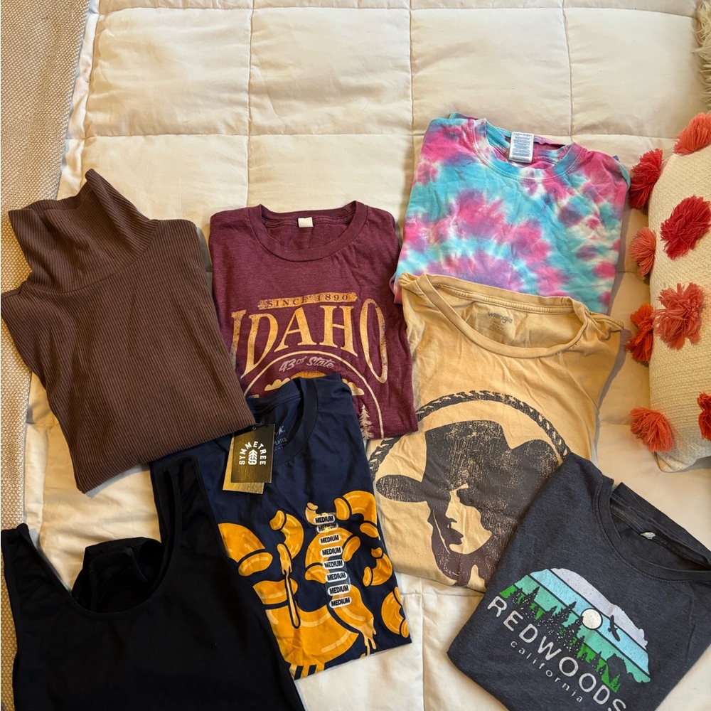 Assorted women’s  Tops - Tie-Dye, Graphic & Solid Styles